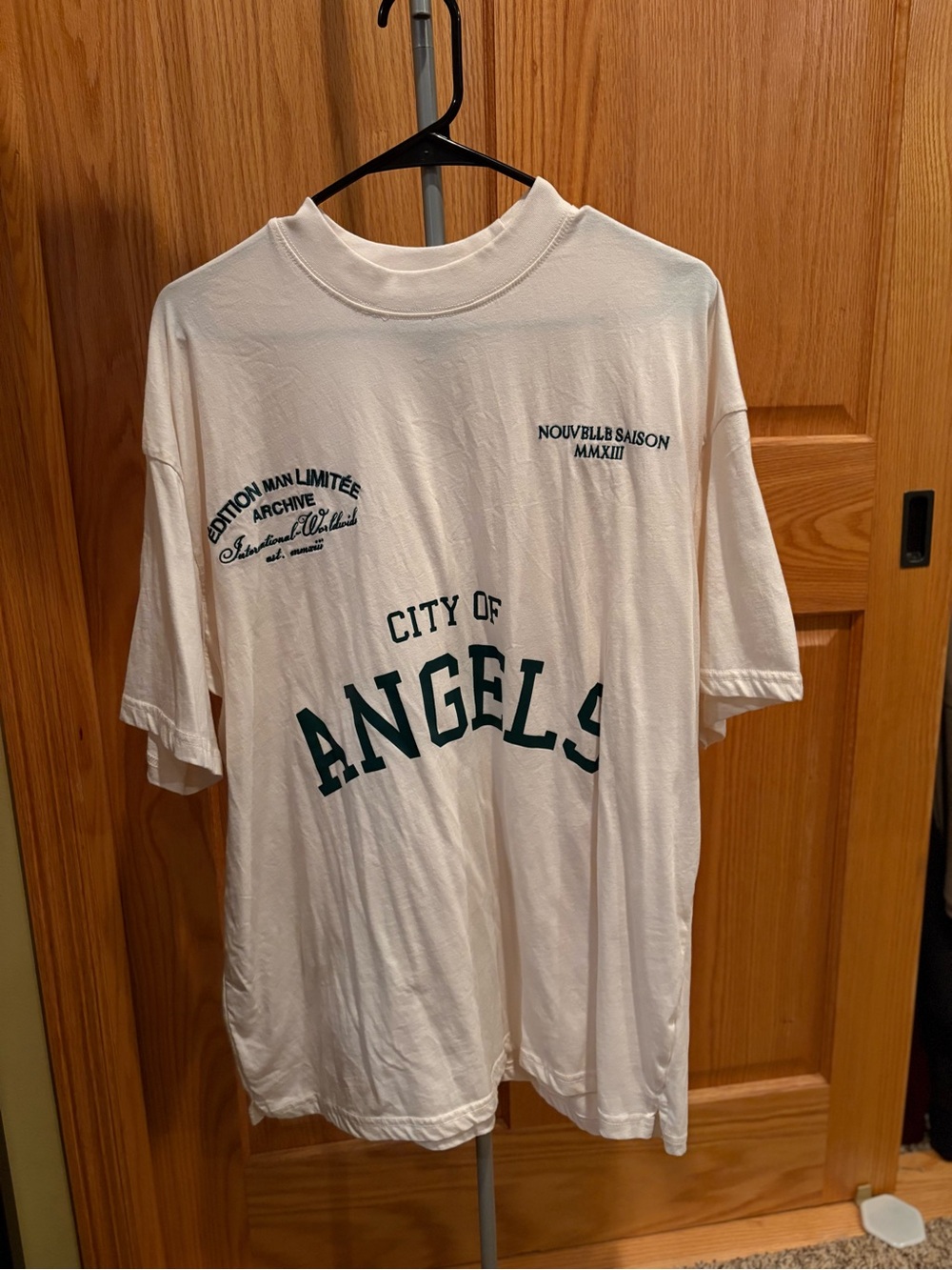 Boohoo Cream Short Sleeve Tee with Dark Green 'ANGELS' Graphic